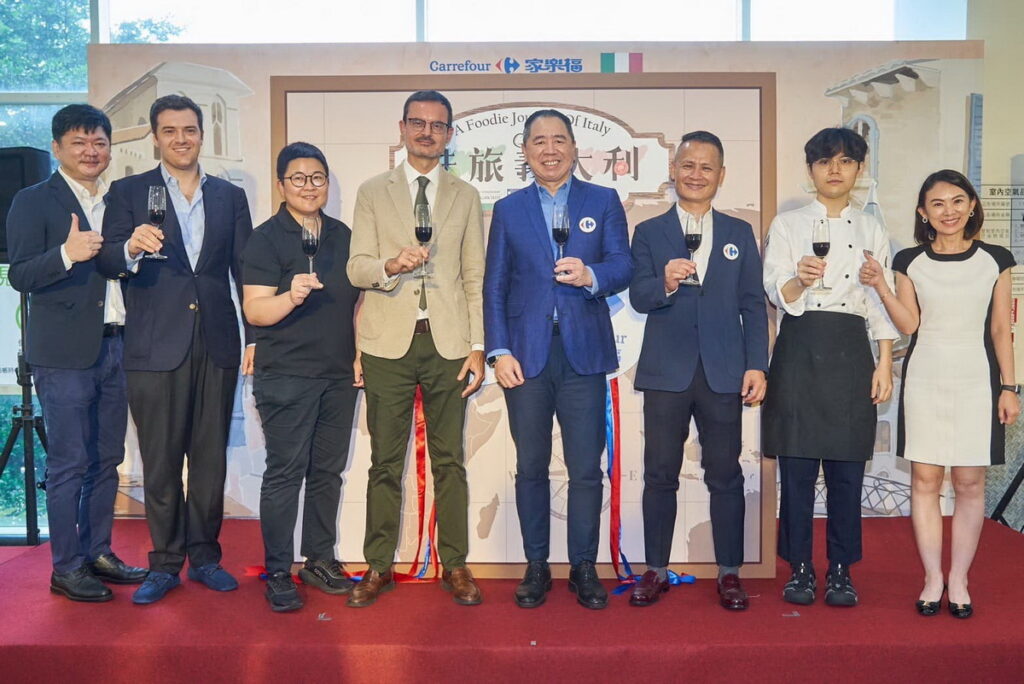與會貴賓合影。