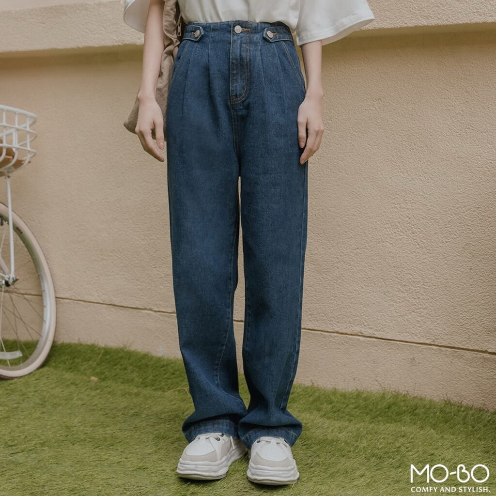 【MO-BO】雙釦收腰設計丹寧寬褲,活動價599元。