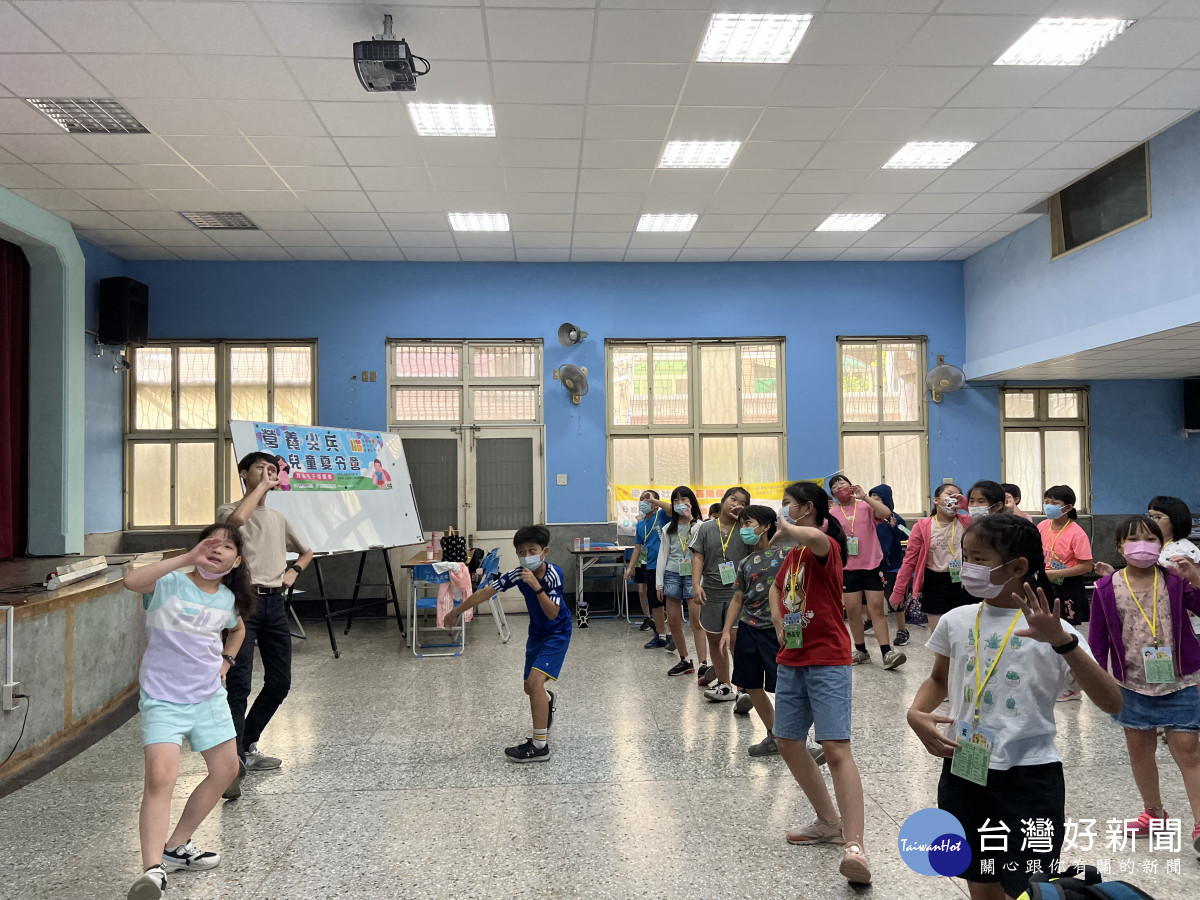 嘉義市政府衛生局結合社區營養推廣中心及正聲廣播電台首次舉辦國小學童營養夏令營/正聲廣播電台提供