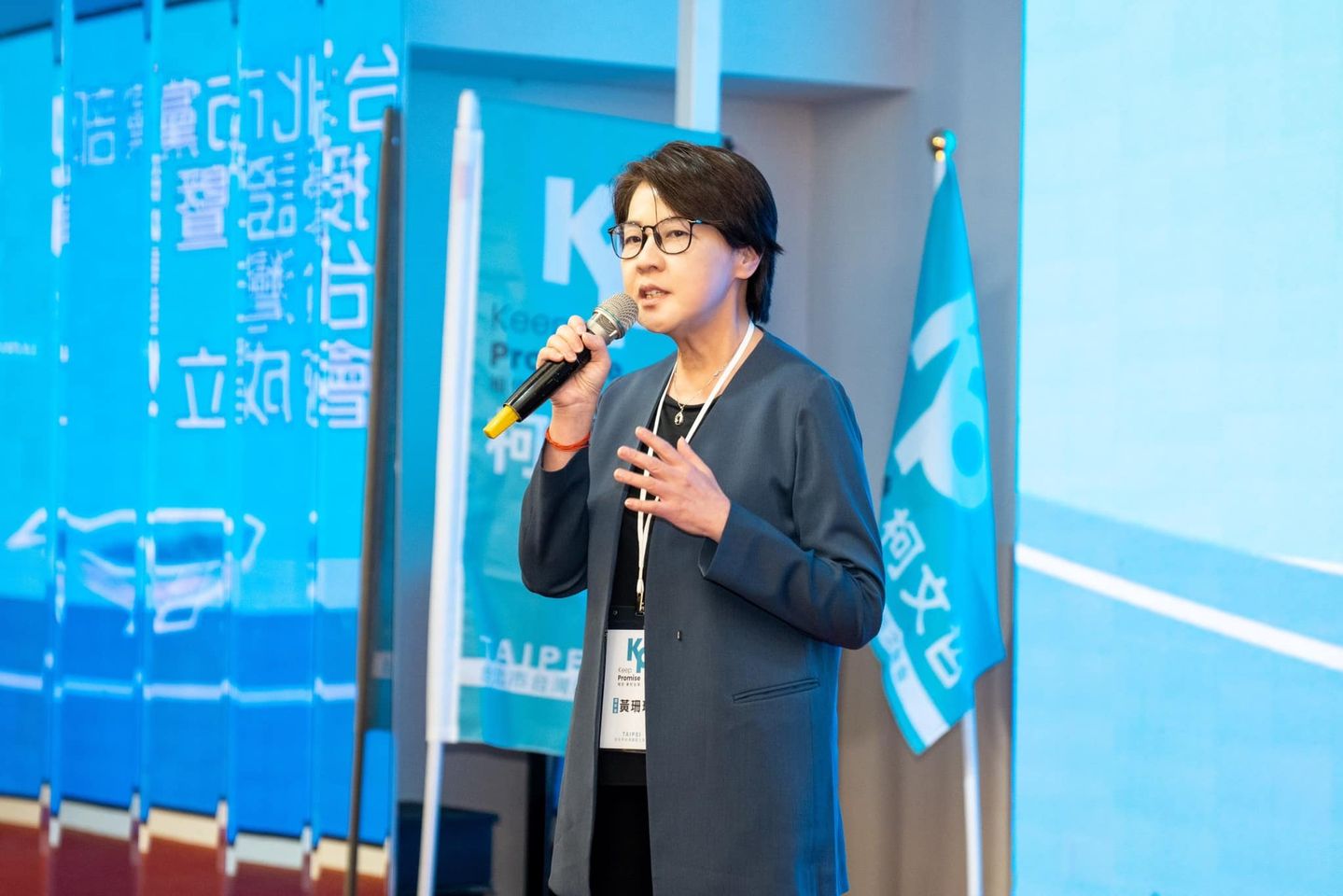 國民黨發言人蕭敬嚴稱民眾黨總統參選人柯文哲不一定選到底,柯文哲競選總幹事黃珊珊說用放話拯救自己選情大錯特錯。翻攝黃珊珊臉書