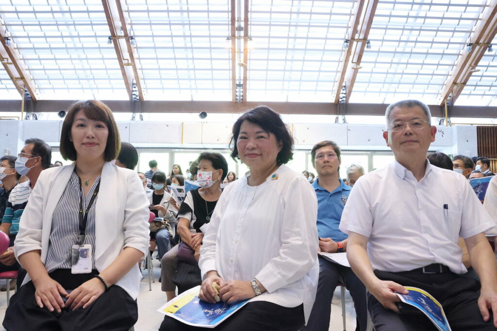 市長與副市長、文化局長共同參與演出前導聆