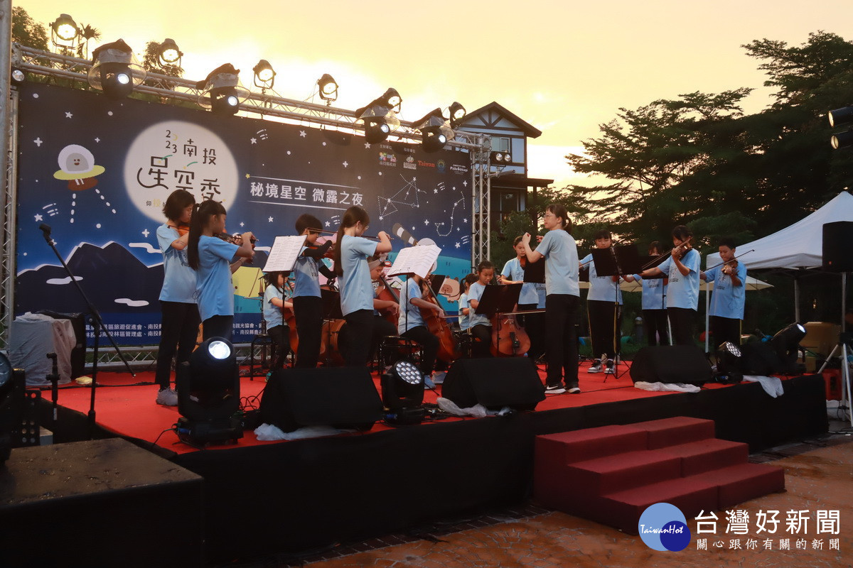 在地廣興國小管樂團演出。(記者扶小萍攝)