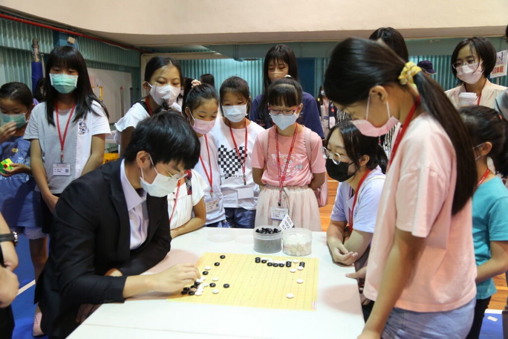 向職業棋士請益