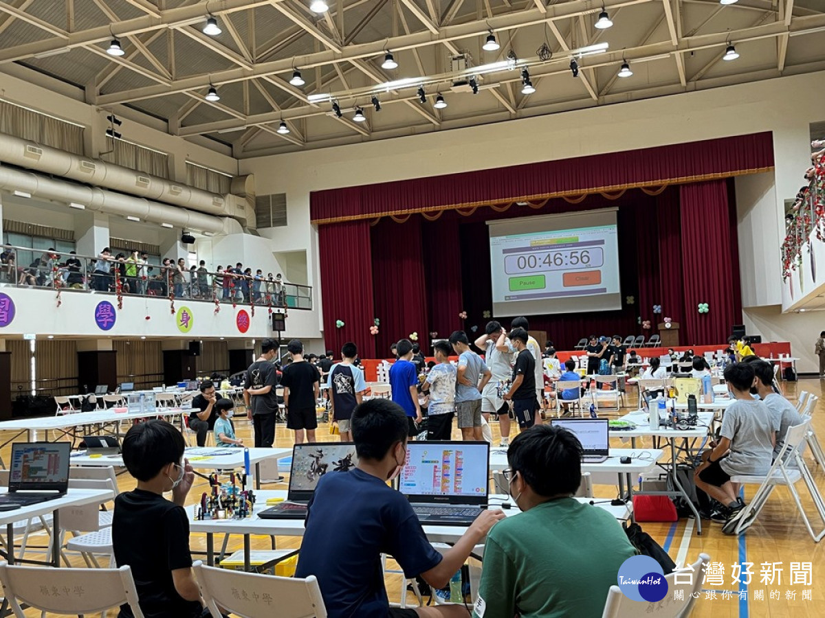 2023WRO奧林匹亞智能機器人聯盟賽在嶺東高中刺激登場。（圖/嶺東科技大學）