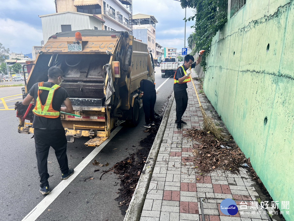 南投市清潔隊增人力維護市容環境。（清潔隊提供）