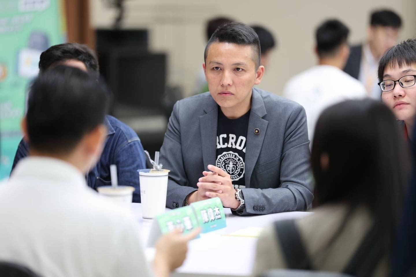 遭檢舉抄襲他人碩論,如今台師大調查結果出爐,認定陳的論文有瑕疵須修正,但並未達撤銷學位標準。翻攝陳偉杰臉書