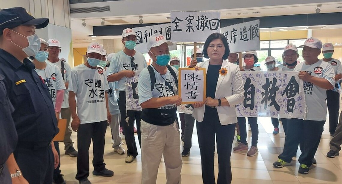 口湖鄉反變電站自救會至縣府遞交陳情書　張麗善籲能源局重視地方民意