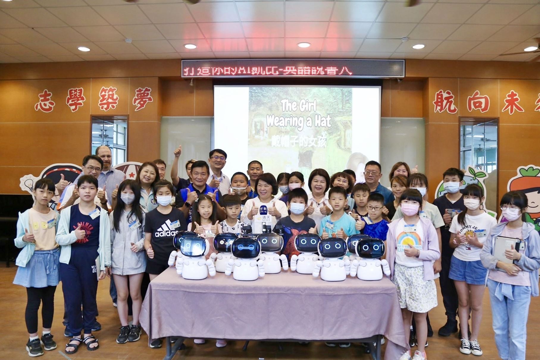 勇媽市長與凱比機器人共舞 嘉義市打造AI與雙語學習夏令營 勇媽市長與凱比機器人共舞 嘉義市打造AI與雙語學習夏令營