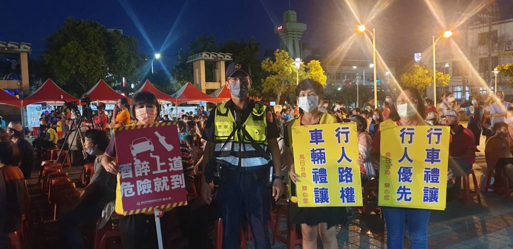 龍井警在音樂季加強防詐交安宣導,深獲好評