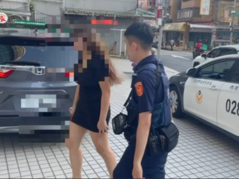 膚白秘書初兼網路攬客　警喬裝尋芳客逮應召女涉性交易 243