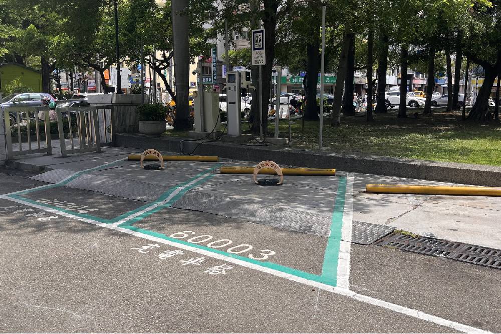 台中市電動車格不再免費 違規佔用就開罰 248 台中市電動車格不再免費 違規佔用就開罰 247