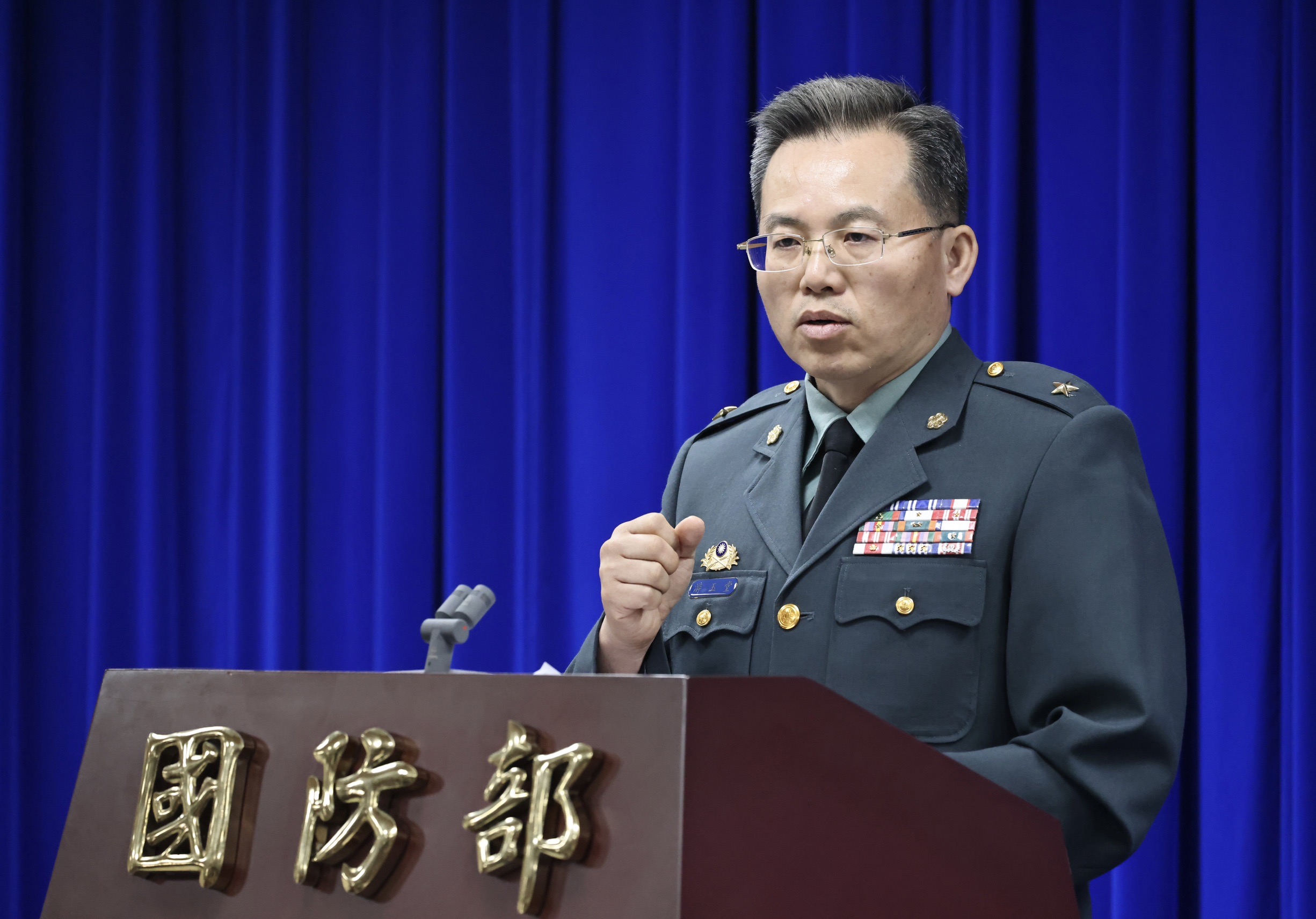 軍備局獲得管理處長游玉堂證實國軍三級抗彈板可防共軍5.8厘米普通彈。林啟弘攝