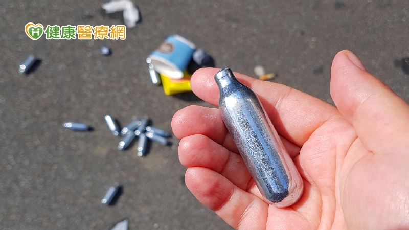 「笑氣」無法解憂 暑期開趴濫吸恐癱瘓危及生命!
