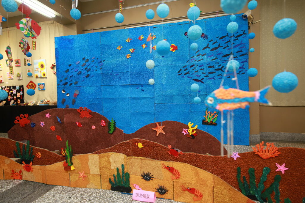 「海地世界」紙漿畫作品