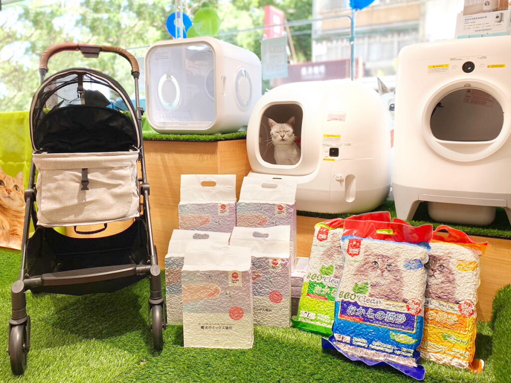 環保意識及疫情解封影響，帶動寵物用品需求，以豆腐砂、智能商品與推車買氣成長最多。