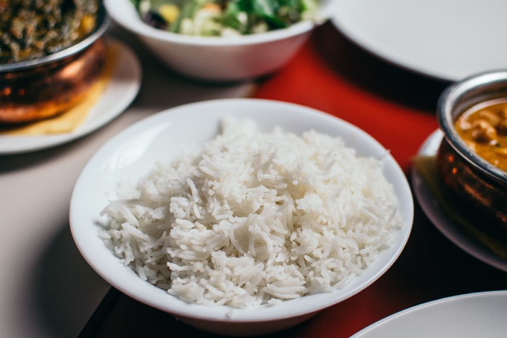 【藍蝴蝶專欄】熱炒店「白飯爭議」,不可意氣、更不可隨波隨波逐流! 240 Unsplash示意圖