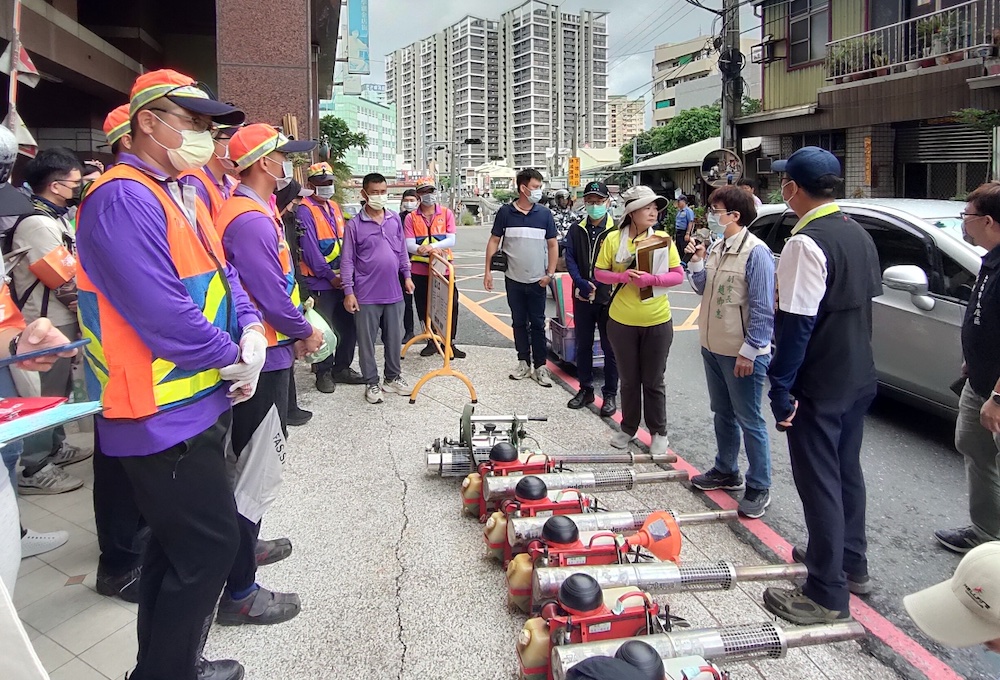 台南永康五王拉起登革熱警戒 副市長趙卿惠率員區塊防治 258 台南永康五王拉起登革熱警戒 副市長趙卿惠率員區塊防治 257