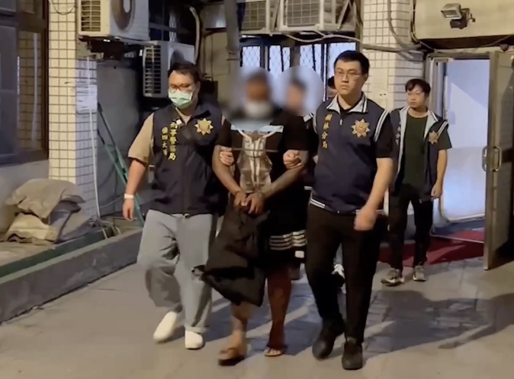 涉吸收國中生仲介少女賣淫 掃蕩黑幫逮10人建請法院羈押與收容 244 涉吸收國中生仲介少女賣淫 掃蕩黑幫逮10人建請法院羈押與收容 243