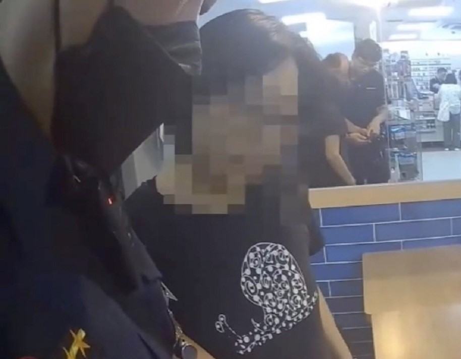 賣東西要先付錢驗證 婦人超商操作提款機警及時攔詐 222 賣東西要先付錢驗證 婦人超商操作提款機警及時攔詐 221