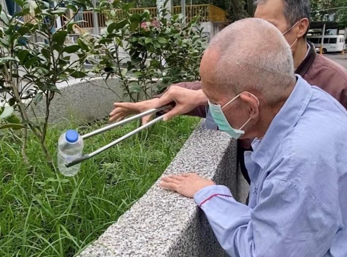 老小孩化身環保尖兵 協助中榮埔里分院區環境整潔