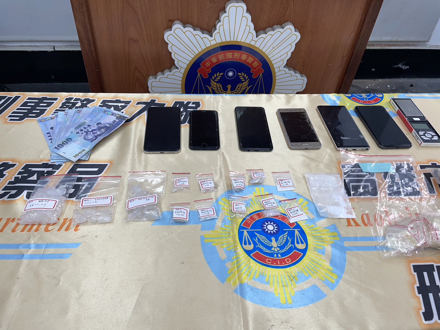 槓上開花！高市警緝毒遇上層毒品交易、一併緝獲三層藥頭