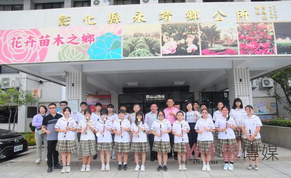 永靖國中直笛隊快閃演出 從幼兒園到日照中心用樂聲傳播美好樂聲