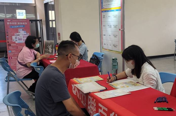 畢業求職旺季! 中市府辦潭子區徵才 求職踴躍 67 585443 | 生活 生活 記者爆料網