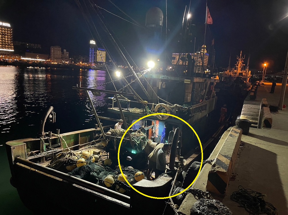 中國漁船入侵金門澎湖海域 海巡員強勢登檢帶回兩船10人 284 中國漁船入侵金門澎湖海域 海巡員強勢登檢帶回兩船10人 283