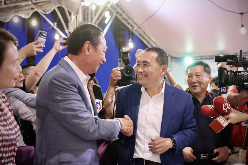 終於見到了!侯友宜當郭台銘面:他們信關公重情、重義、重承諾 274 終於見到了!侯友宜當郭台銘面:他們信關公重情、重義、重承諾 273