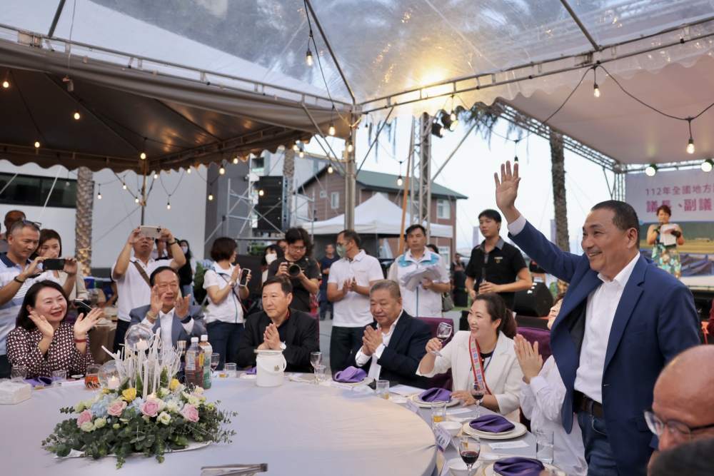 終於見到了!侯友宜當郭台銘面:他們信關公重情、重義、重承諾 276 終於見到了!侯友宜當郭台銘面:他們信關公重情、重義、重承諾 275