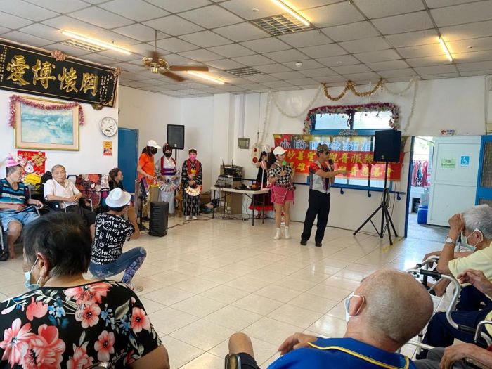 愛樂心聲傳承妙善觀音愛與關懷 吉園老人養護中心長輩笑開懷