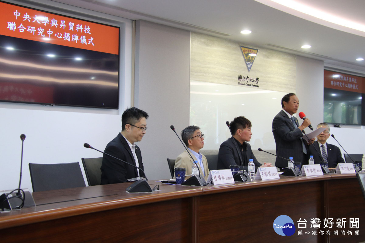 昇貿科技李三連董事長說,昇貿科技經過五十年的深耕,已成為台灣最大銲錫材料廠。<br /><br /> <br /><br />