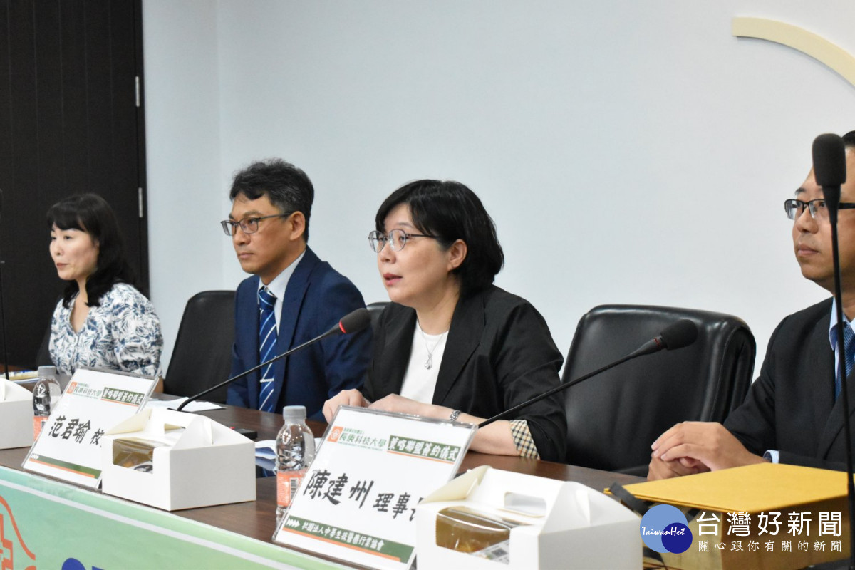 長庚科大與醫藥協會、連鎖藥局 簽署產學聯盟共育人才