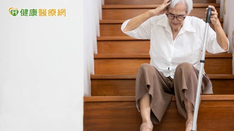 頭劇痛、嘔吐竟是動脈瘤破裂　複合式手術室開顱同時血管攝影救命