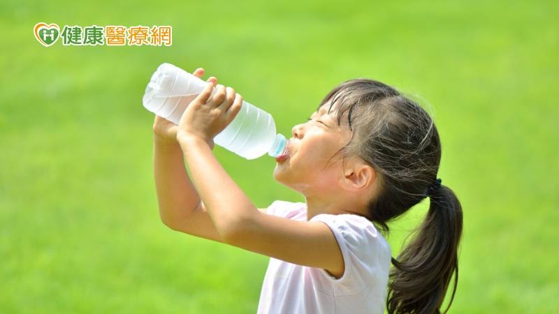 隨時留意兒童熱傷害徵兆　預防4招fun暑假