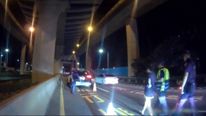 (火急片)通緝孕婦深夜腹痛夫急帶就醫遇臨檢 警助送醫後逮人 67 411 8 | 社會 社會 記者爆料網