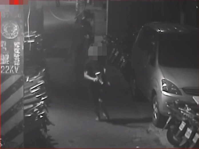 (嚇慌片)爛醉男深夜持菜刀暗巷咆哮 民眾嚇壞急報案喊告 68 511 6 | 社會 社會 記者爆料網