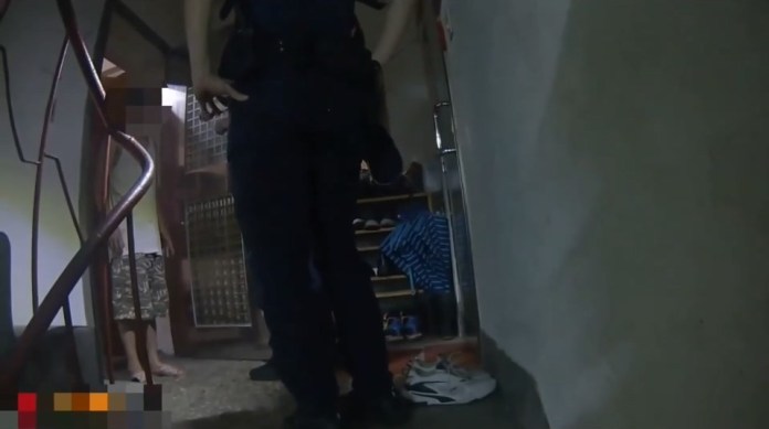 (嚇慌片)爛醉男深夜持菜刀暗巷咆哮 民眾嚇壞急報案喊告 67 512 7 | 社會 社會 記者爆料網