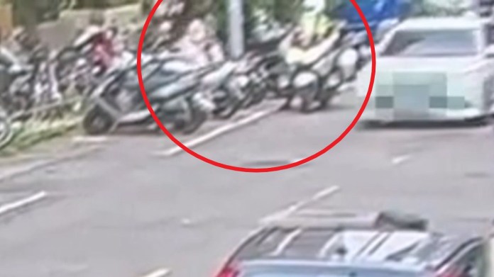 (盤查片)妳是不是沒穿內衣?女控警無故盤查嗆引誘犯罪氣哭回家 警:從嚴懲處 66 613 2 | 社會 社會 記者爆料網