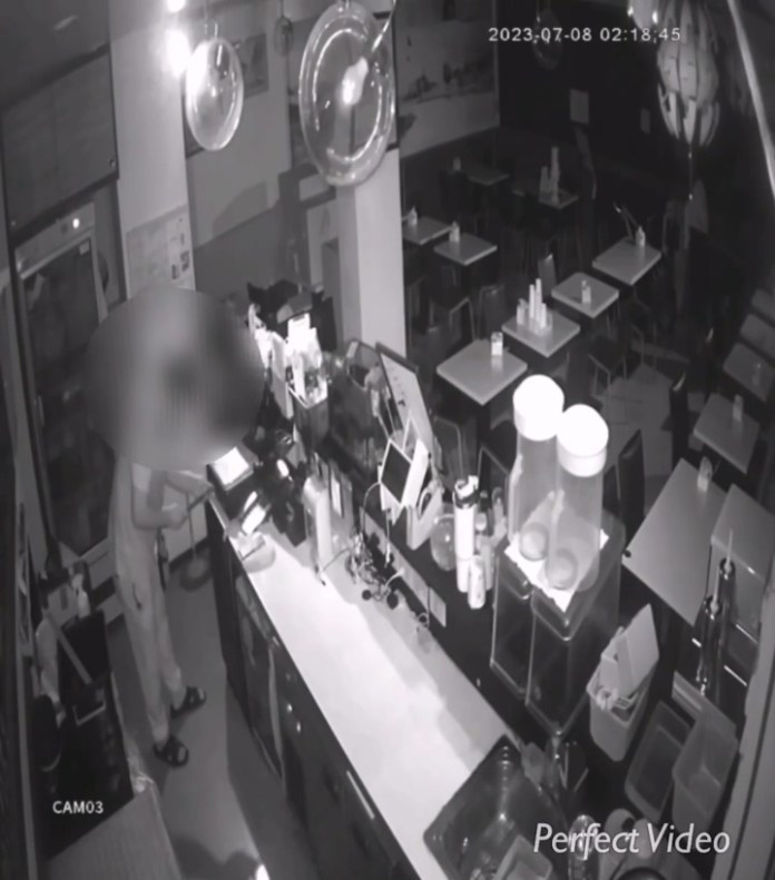 (犯行片)中和男深夜撬餐廳後門行竊得手4千元 天才亮就被逮 62 1011 1 | 社會 社會 記者爆料網