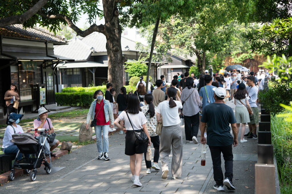 檜意森活村人潮