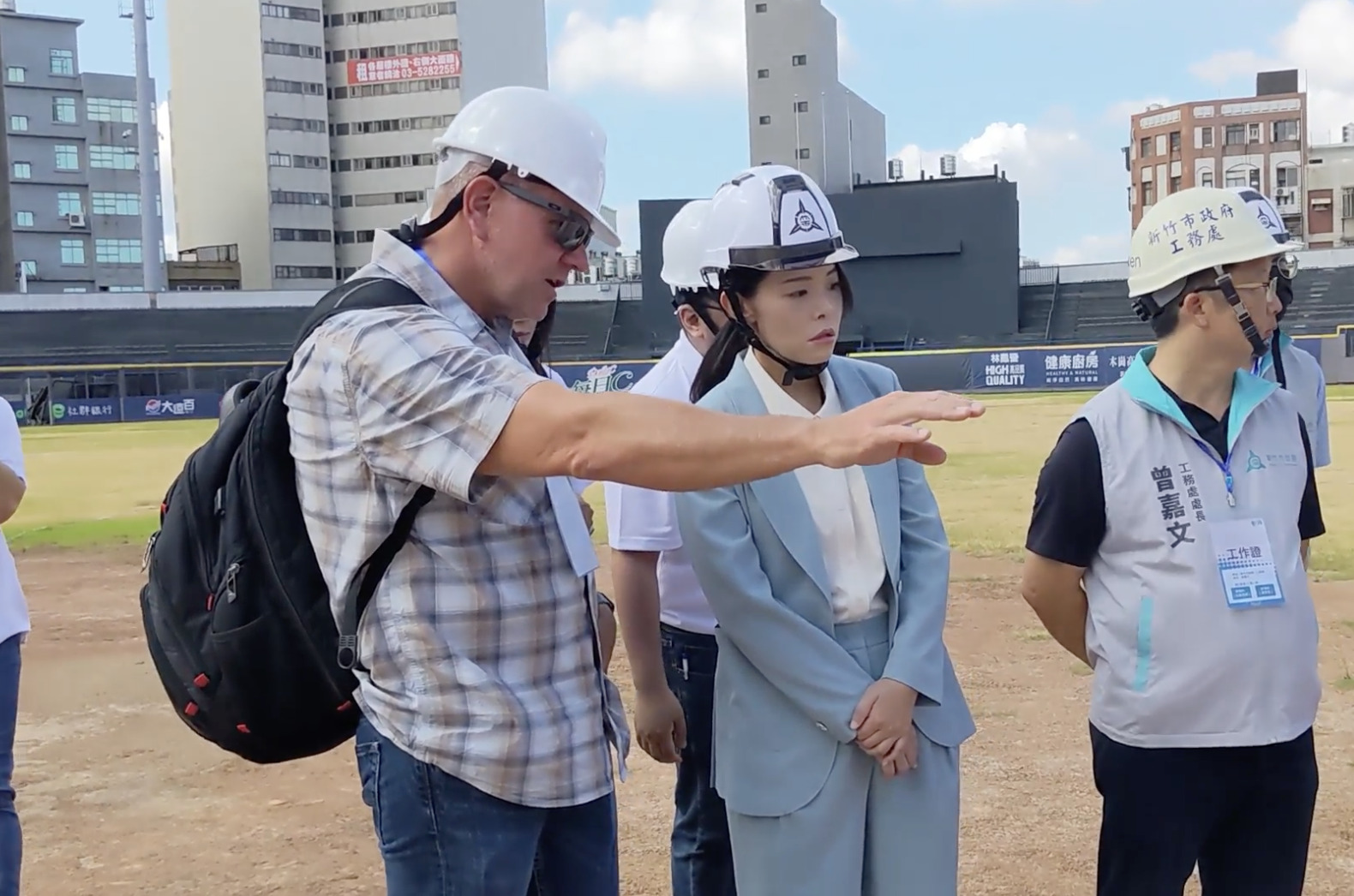 【有影】新竹棒球場重生現曙光 高虹安偕美國大聯盟場務專家視察拚明年開打 298 【有影】新竹棒球場重生現曙光 高虹安偕美國大聯盟場務專家視察拚明年開打 297