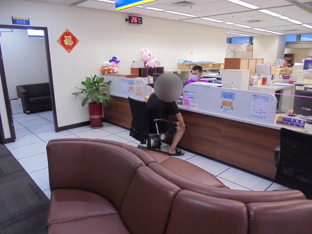 拒絕酒測欠繳罰鍰十七萬元 人壽保險解約金被扣押急清償 258 拒絕酒測欠繳罰鍰十七萬元 人壽保險解約金被扣押急清償 257