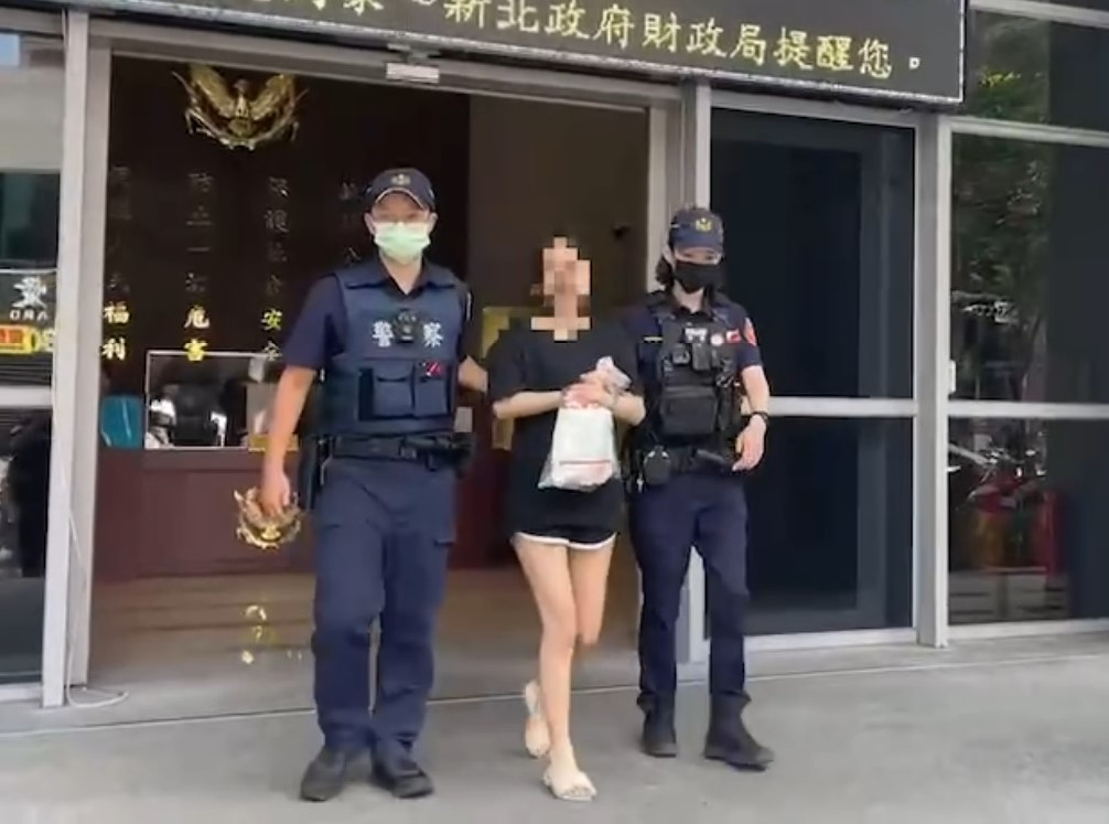 突然腹痛竟是有孕六週 警沿路鳴笛急載通緝女就醫 260 突然腹痛竟是有孕六週 警沿路鳴笛急載通緝女就醫 259