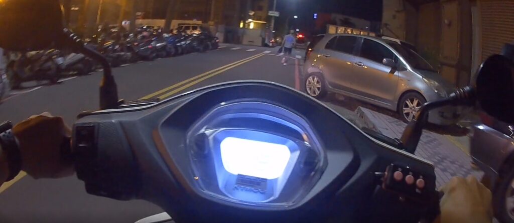 ▲圖說:員警巡邏時發現一名鴨舌帽男子神情慌張,試圖閃避員警盤查 (圖/台中市政府提供)