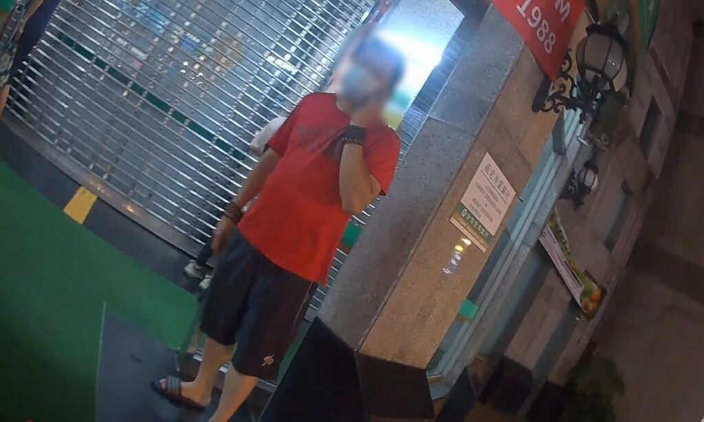 ▲圖說:男子遭到「解除分期付款」詐騙,員警急切阻匯 (圖/台中市政府提供)
