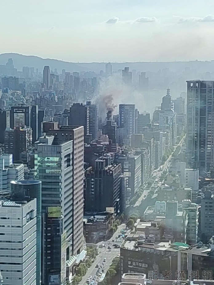 北市中華電信大樓失火!黑煙衝天 疑水塔施工釀災 67 S 6955012 | 社會 社會 記者爆料網