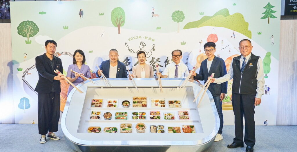 鼓勵業者運用在地食材，減少食物里程數，同時運用經洗滌消毒可重複盛裝的循環餐具進行盒餐設計及服務，減少浪費。