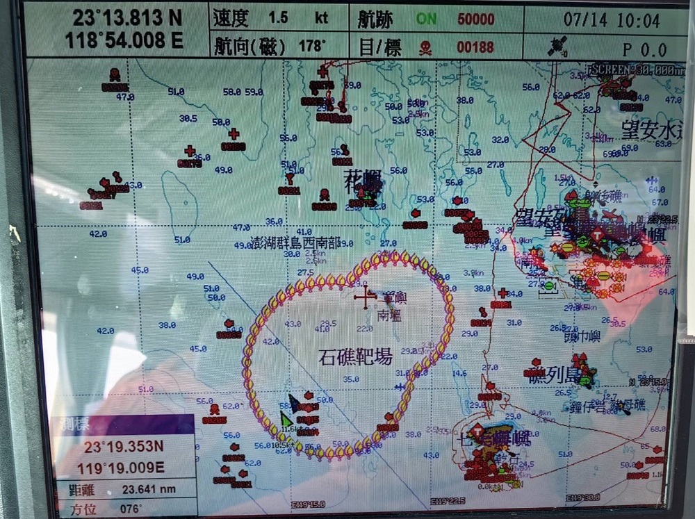 越界捕撈拒檢逃逸 澎湖海巡押八人海拋漁獲二百五十公斤 296 越界捕撈拒檢逃逸 澎湖海巡押八人海拋漁獲二百五十公斤 295