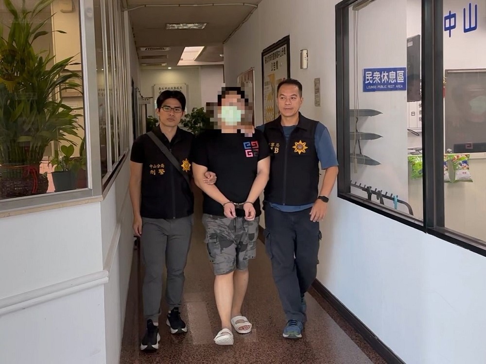 物流業者兼職地下匯兌　南打選前掃蕩防境外資金穿梭兩岸 275